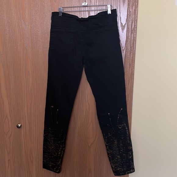 Stylish black jeans with copper color design paint pattern on legs - Picture 5 of 9